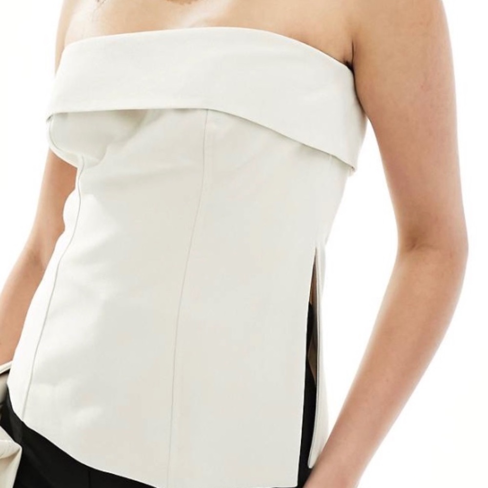 NEW 4th & Reckless tailored side split button back top in cream